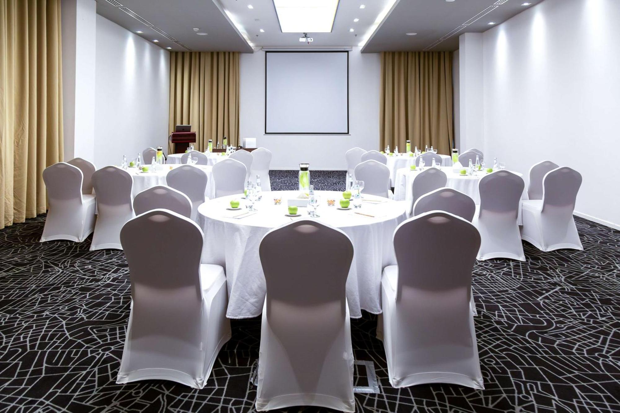 Radisson Hotel & Apartments Dammam Industrial City Exteriör bild