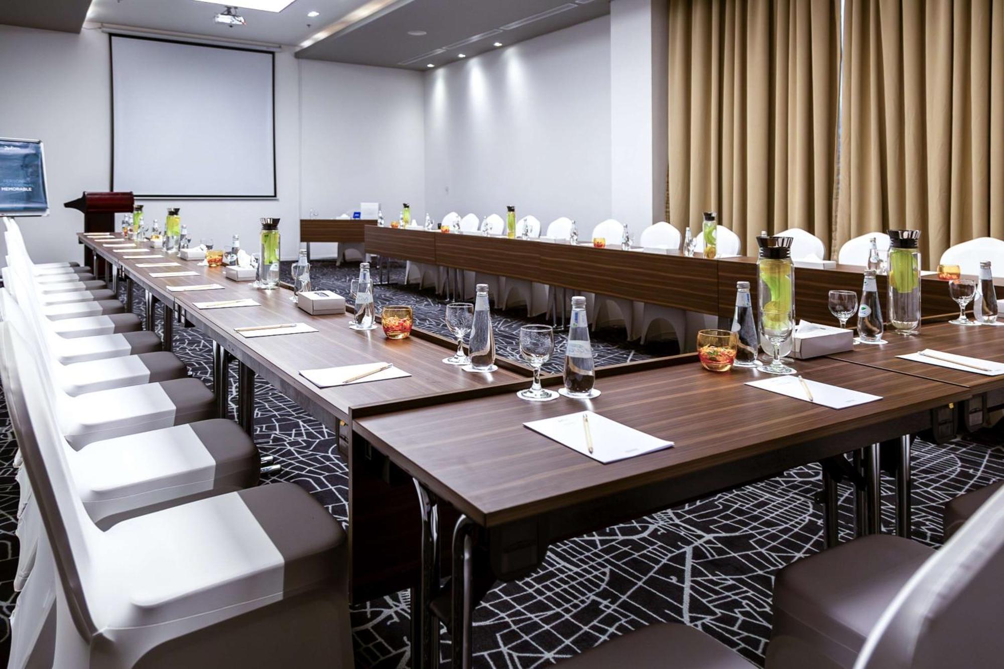 Radisson Hotel & Apartments Dammam Industrial City Exteriör bild