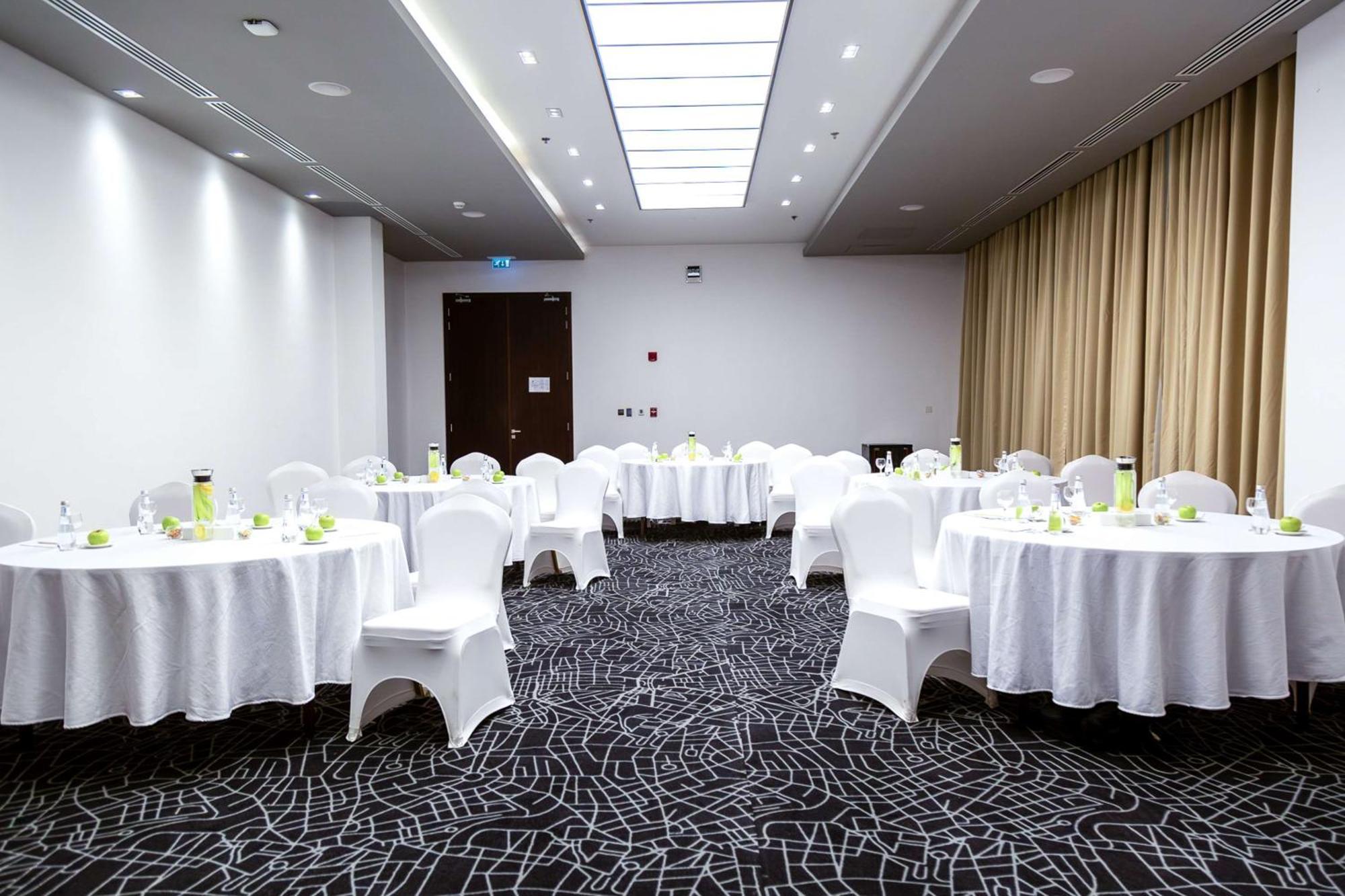Radisson Hotel & Apartments Dammam Industrial City Exteriör bild