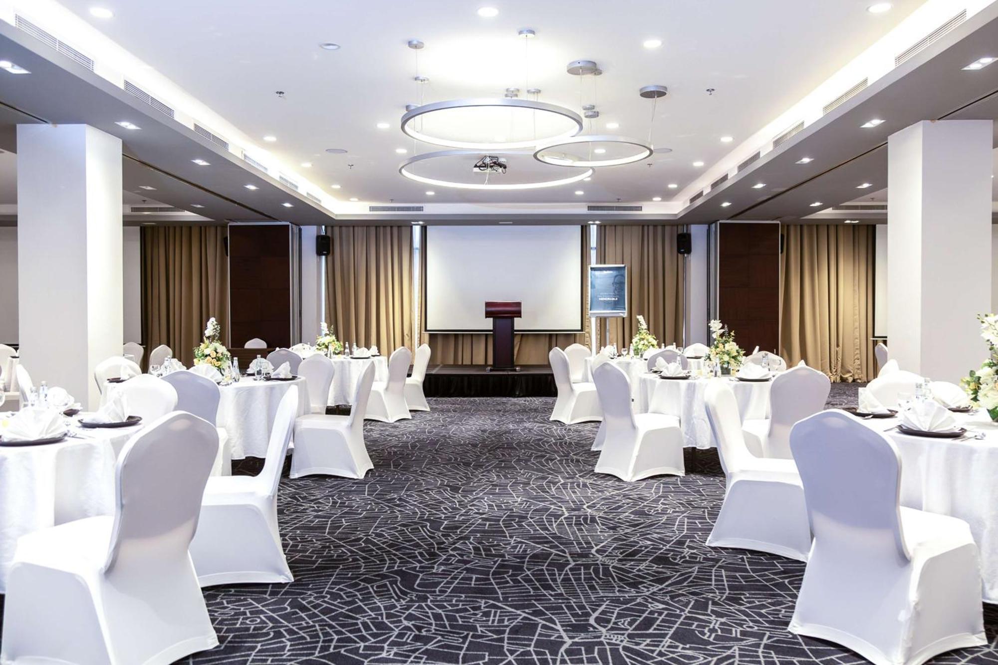 Radisson Hotel & Apartments Dammam Industrial City Exteriör bild