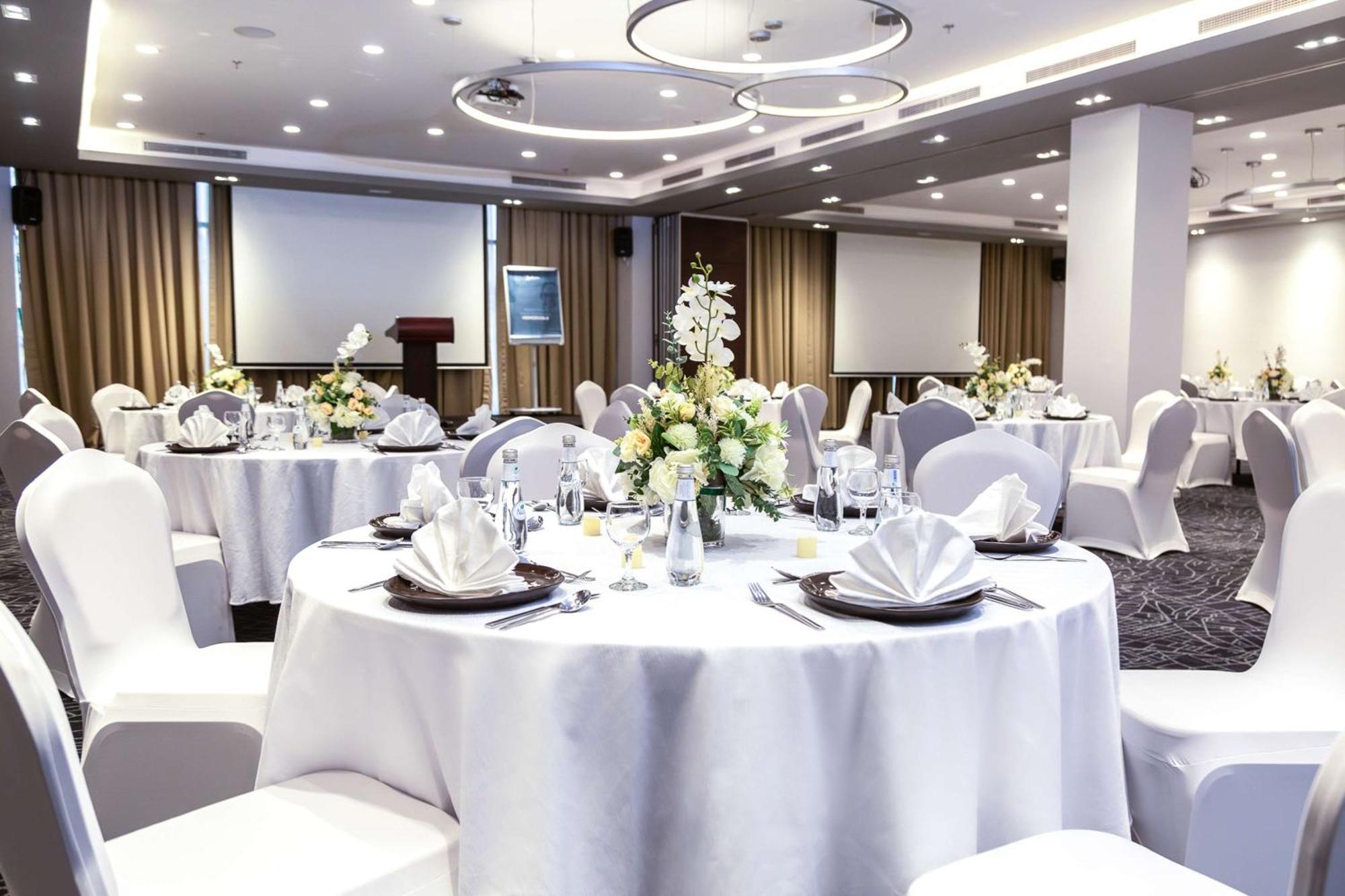 Radisson Hotel & Apartments Dammam Industrial City Exteriör bild